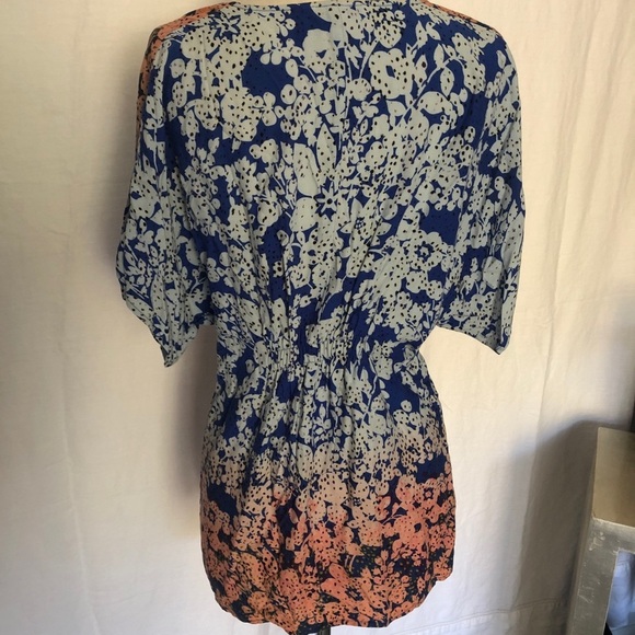Cabi short sleeve blue and salmon floral top drawstring tie waist v-neck size S - Picture 3 of 11